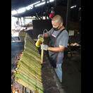 Alle 15 Minuten müssen die Rohre gedreht und muss Kokosnussmilch nachgegossen werden